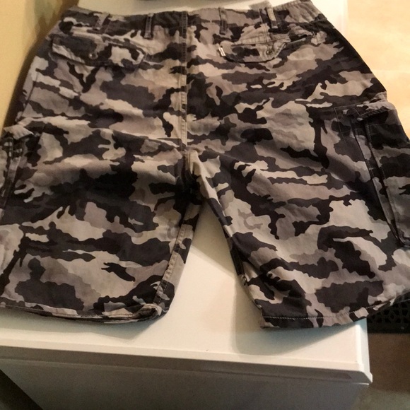 Shorts - Picture 2 of 3